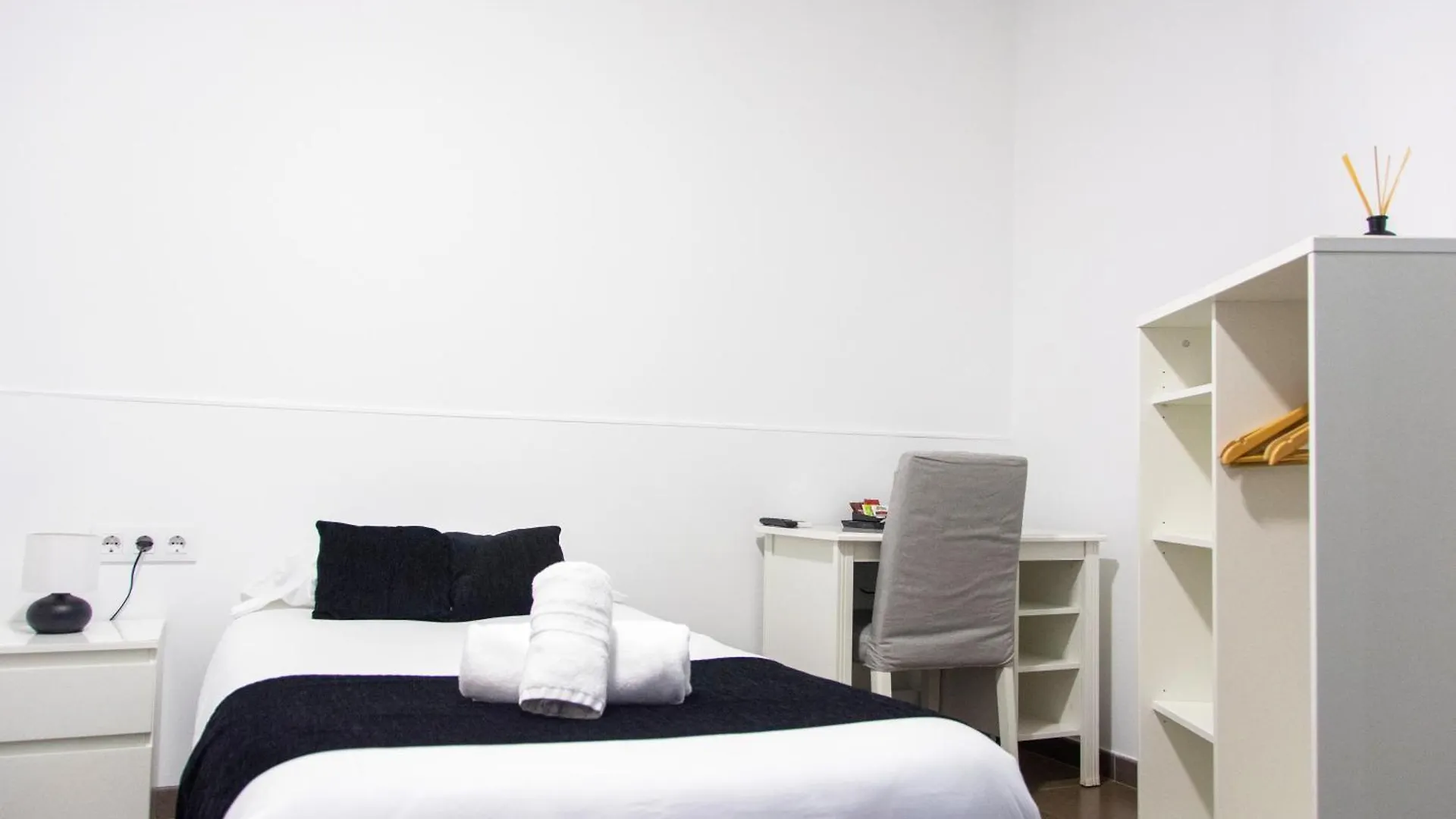 Laramond Barcelona Rooms 3*,