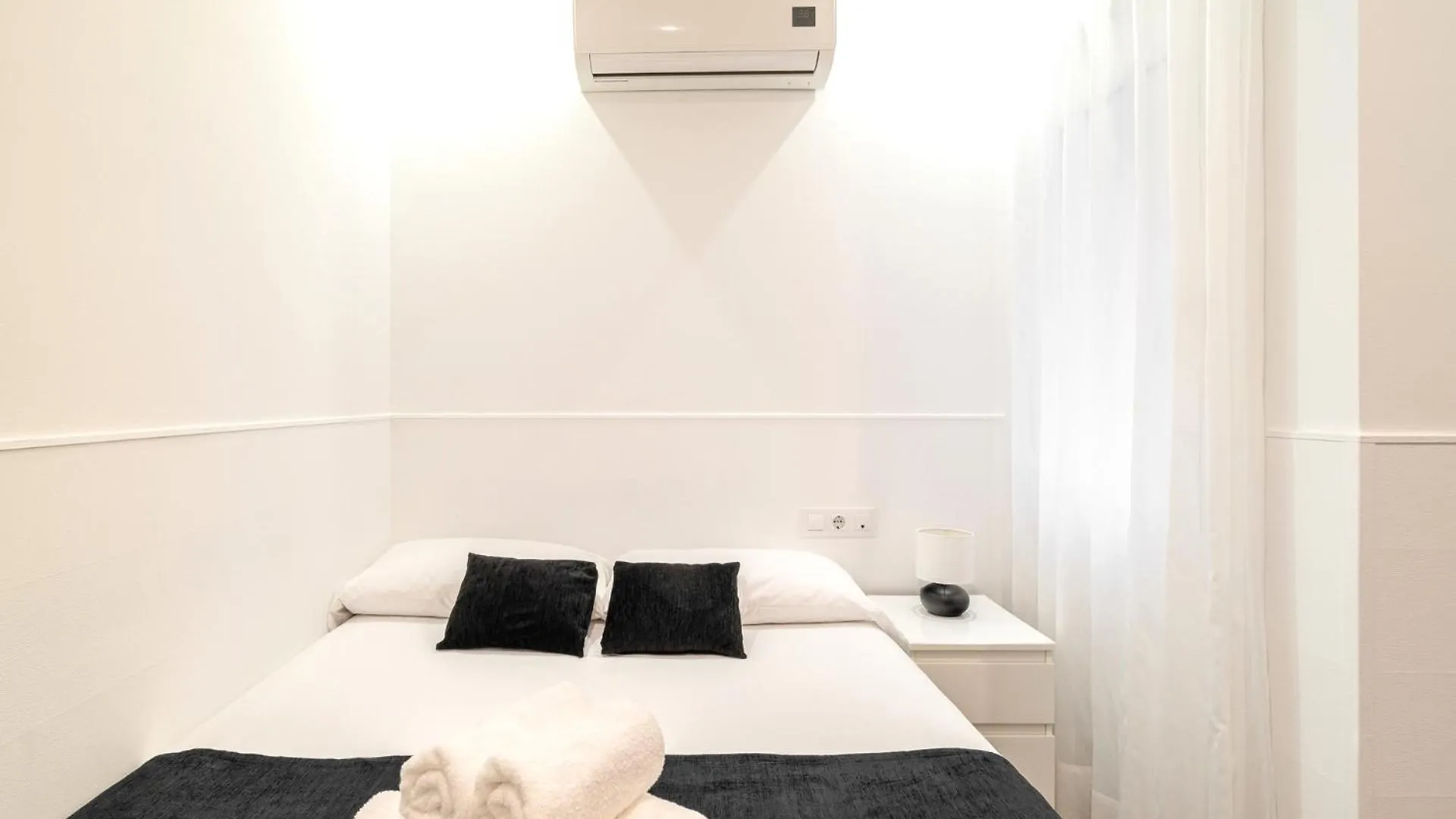 Laramond Barcelona Rooms 3*,  Spain