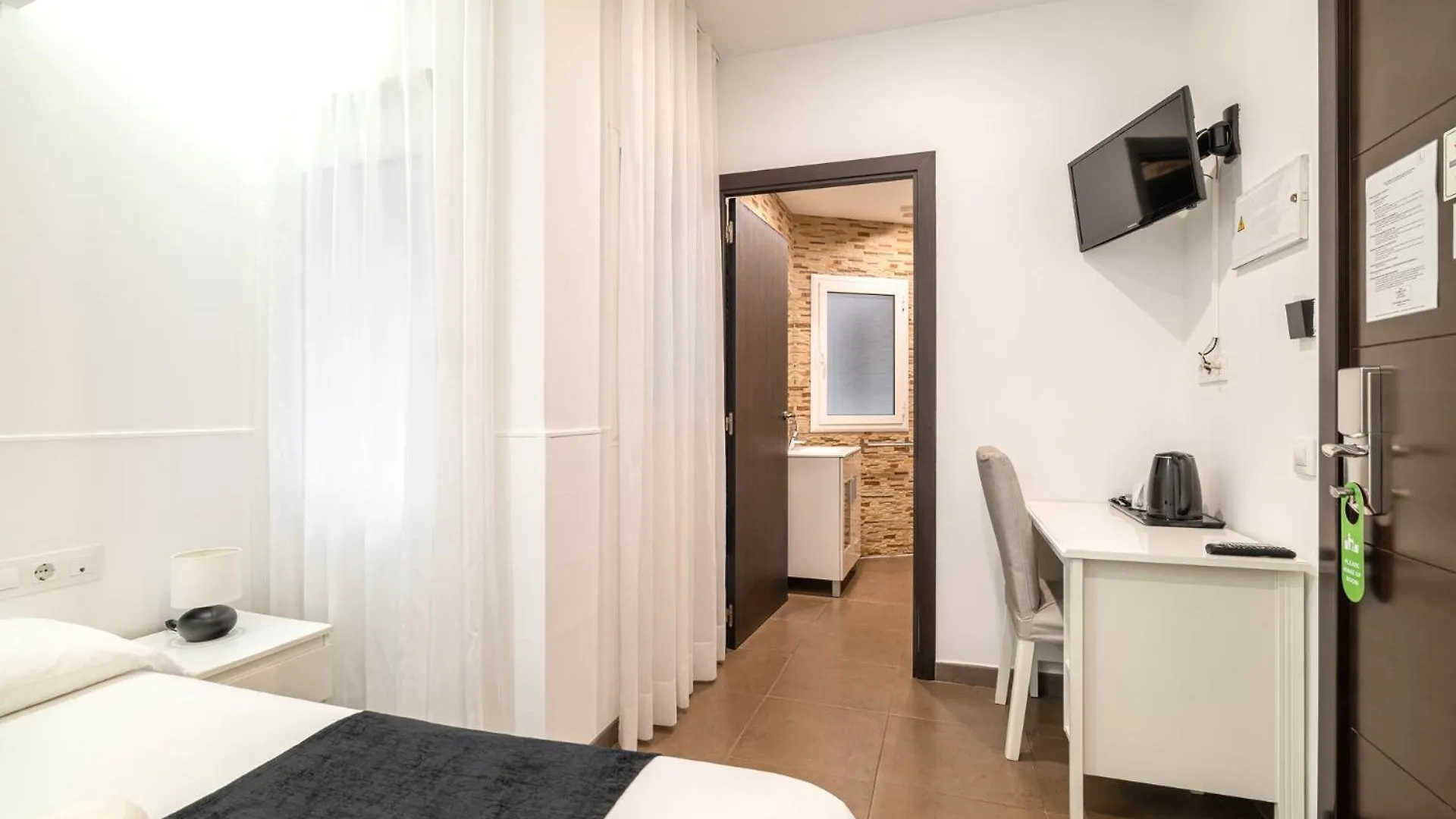 Laramond Barcelona Rooms
