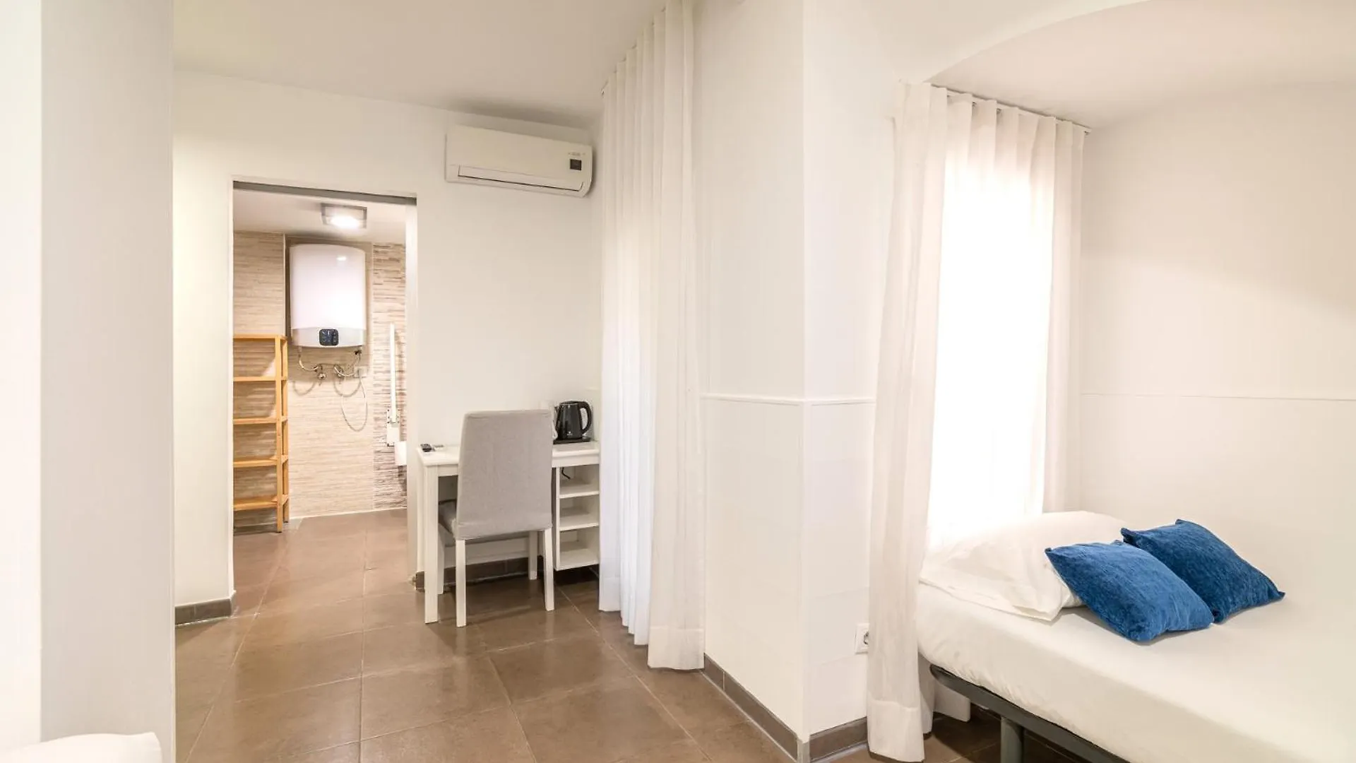 Laramond Barcelona Rooms