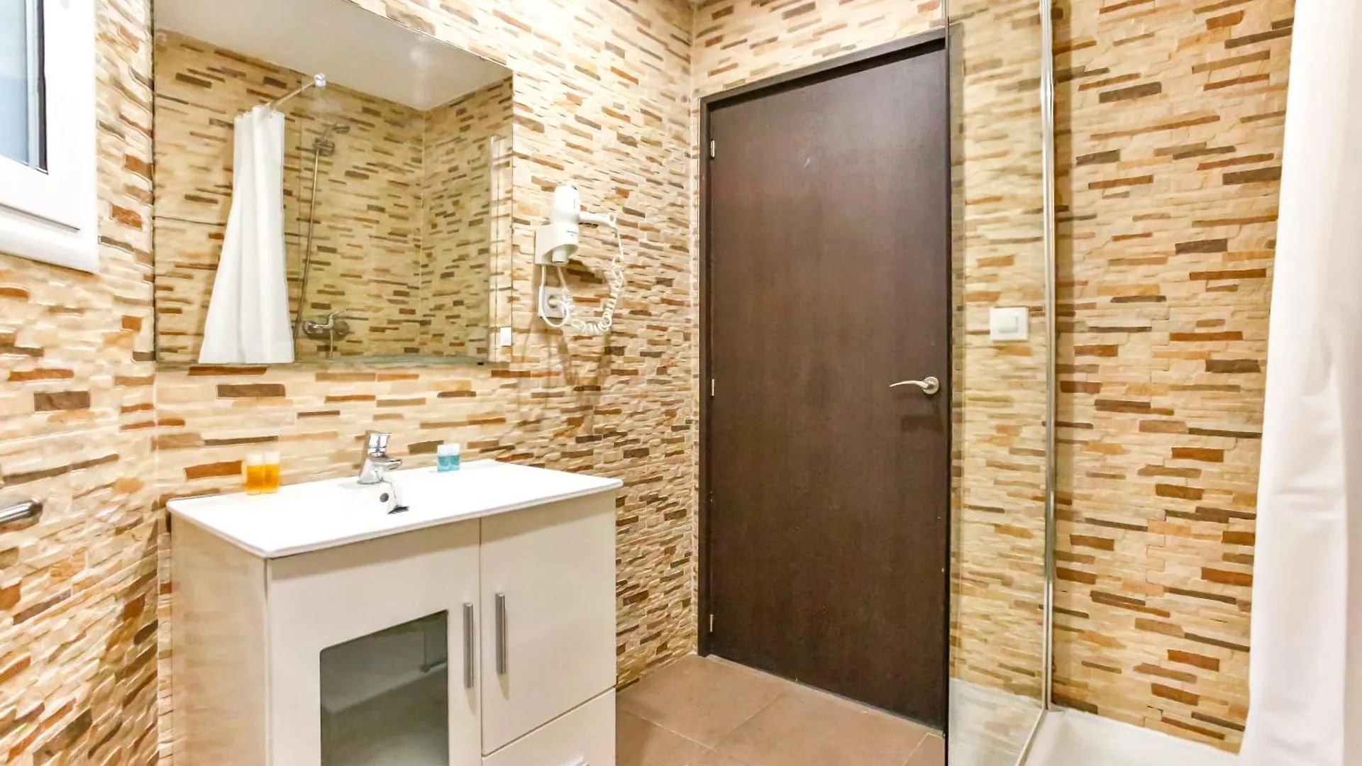 *** Gasthof Laramond Barcelona Rooms Spanien
