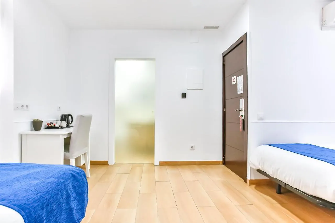 Laramond Barcelona Rooms 3*,