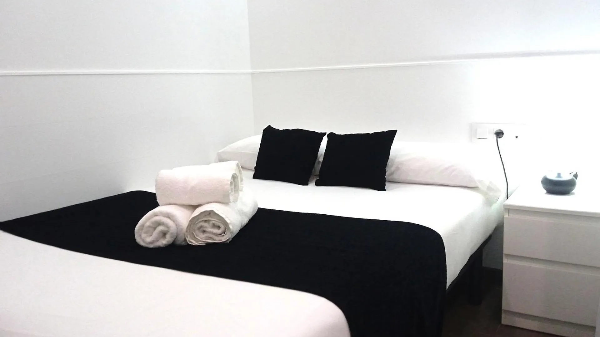 Laramond Barcelona Rooms 3*,