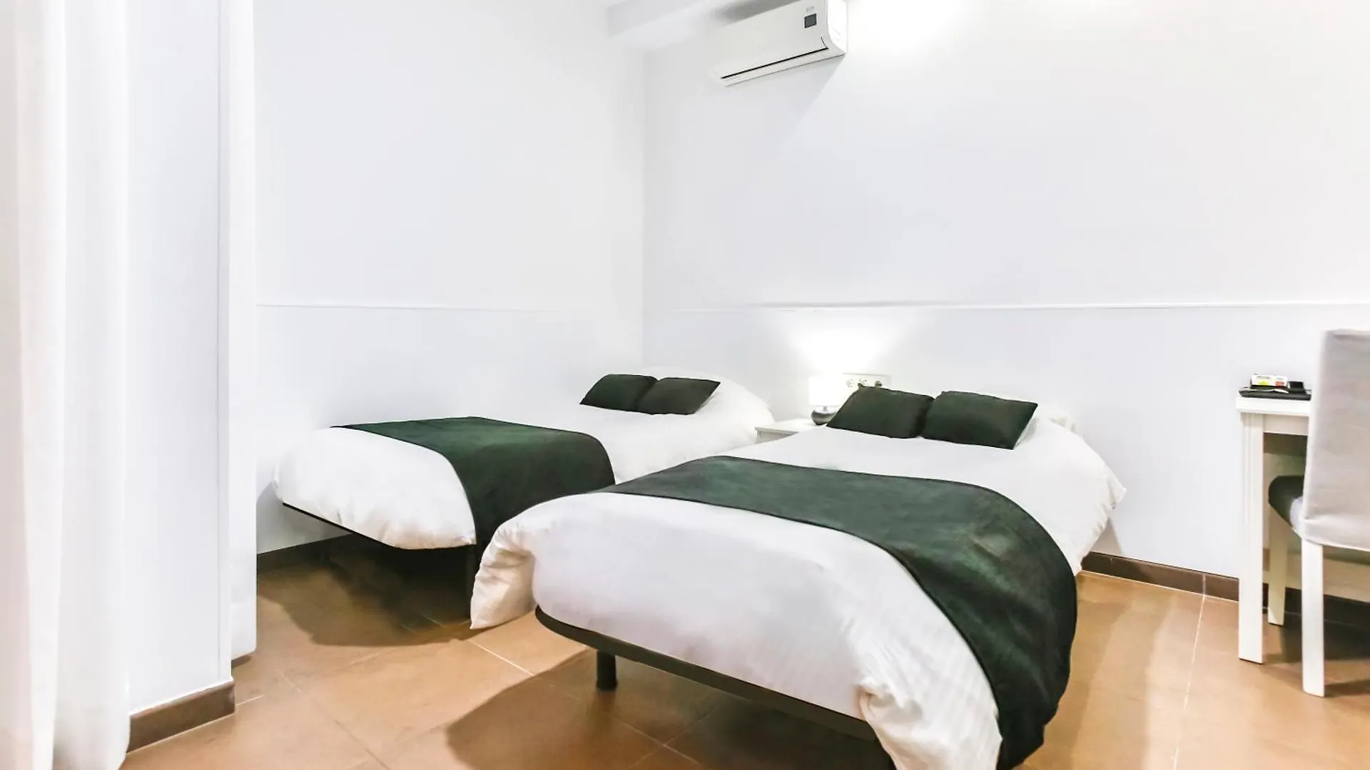 Laramond Barcelona Rooms