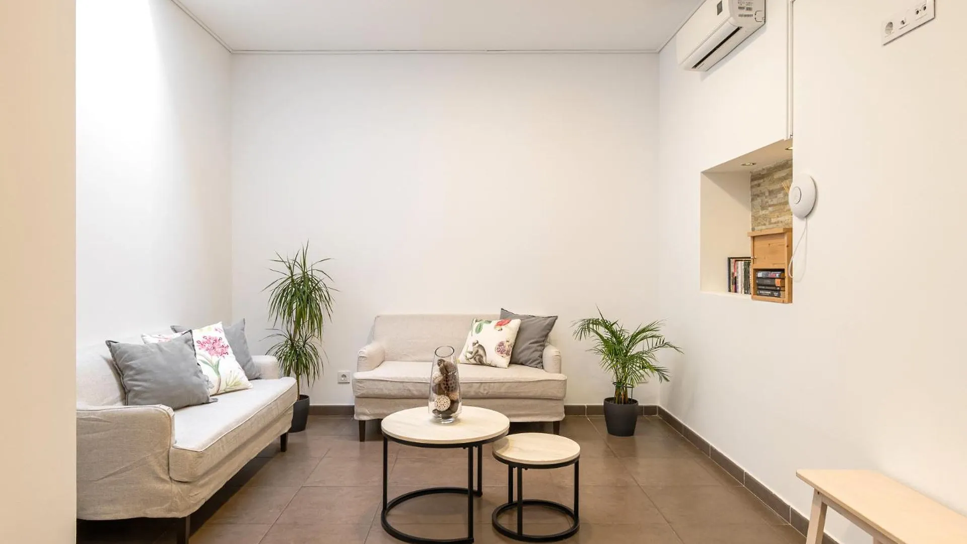 Pensión Laramond Barcelona Rooms