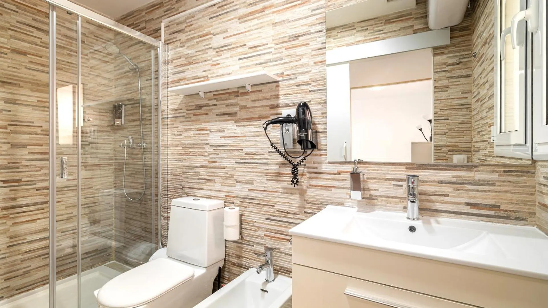 Laramond Barcelona Rooms