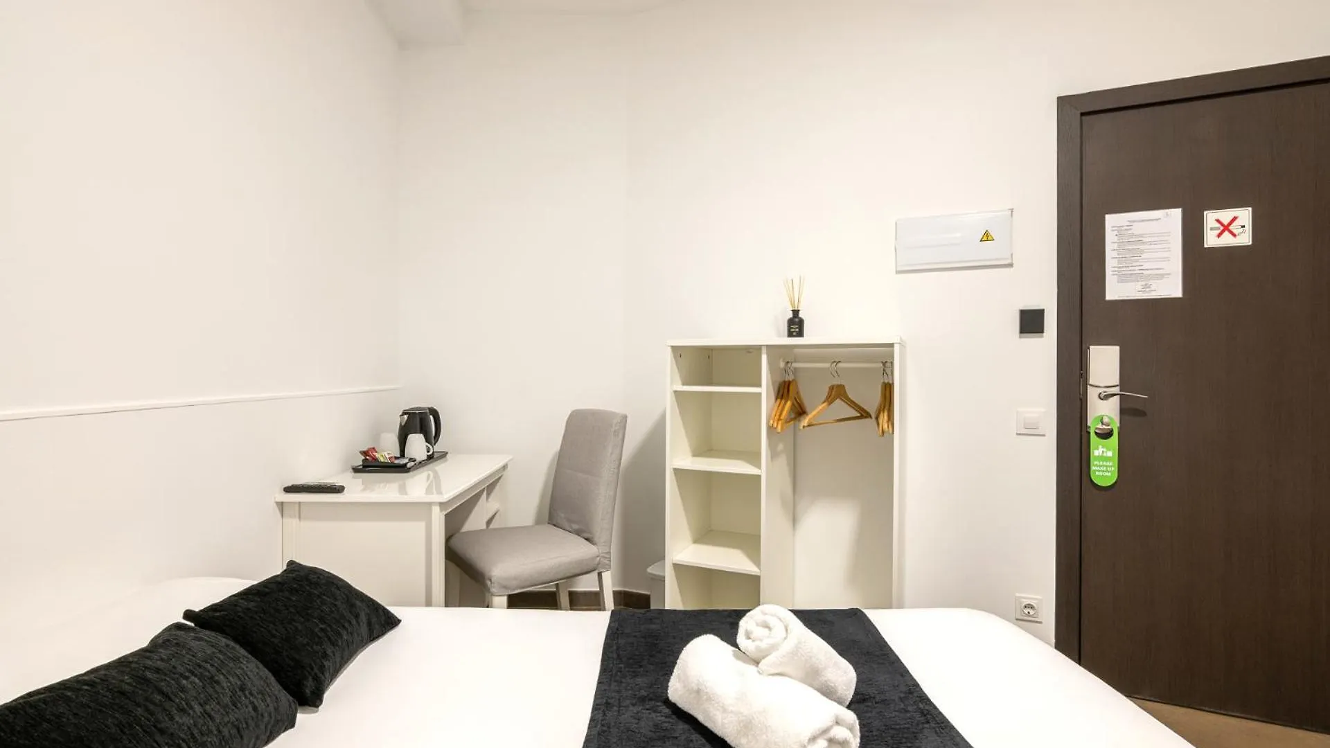 Laramond Barcelona Rooms 3*,