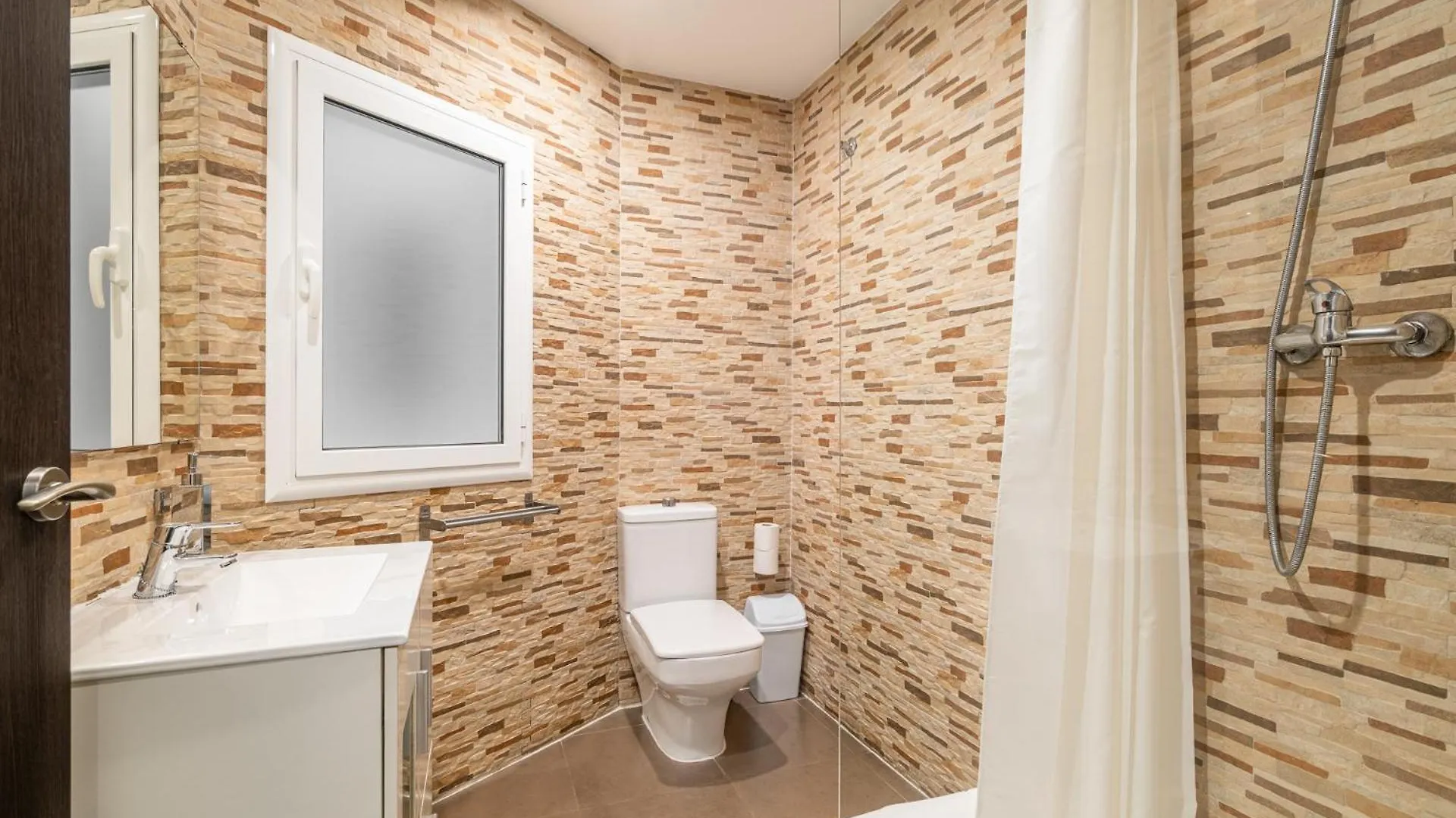 Laramond Barcelona Rooms