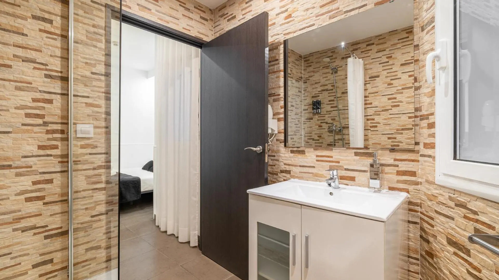 Laramond Barcelona Rooms 3*,