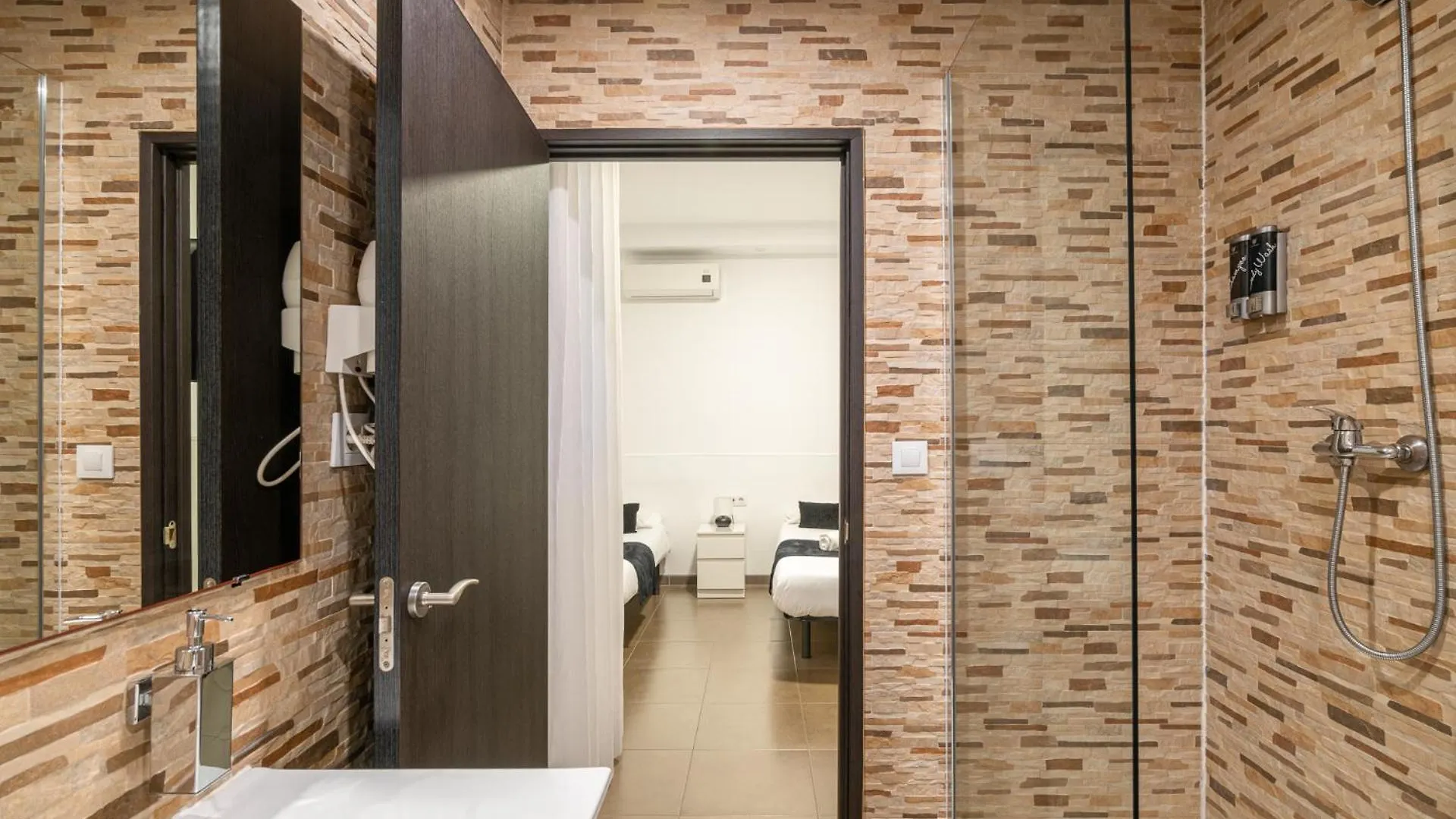 Laramond Barcelona Rooms Πανσιόν